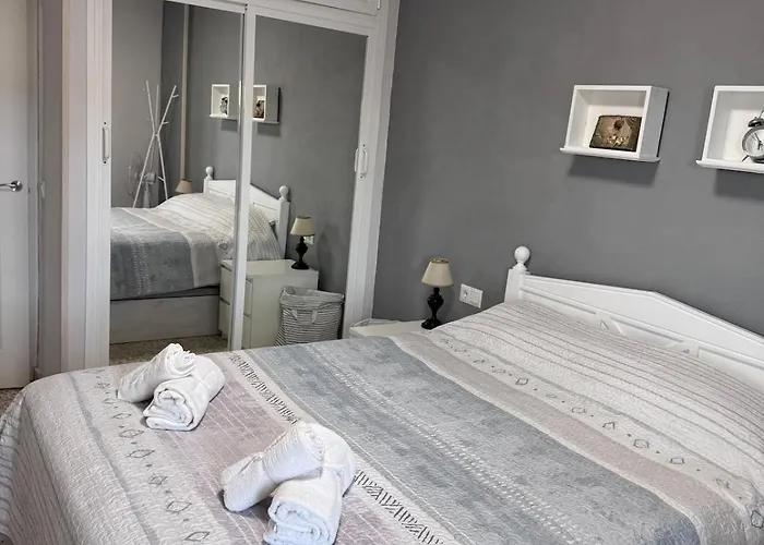 Cozy In Prime Location - Apartment *